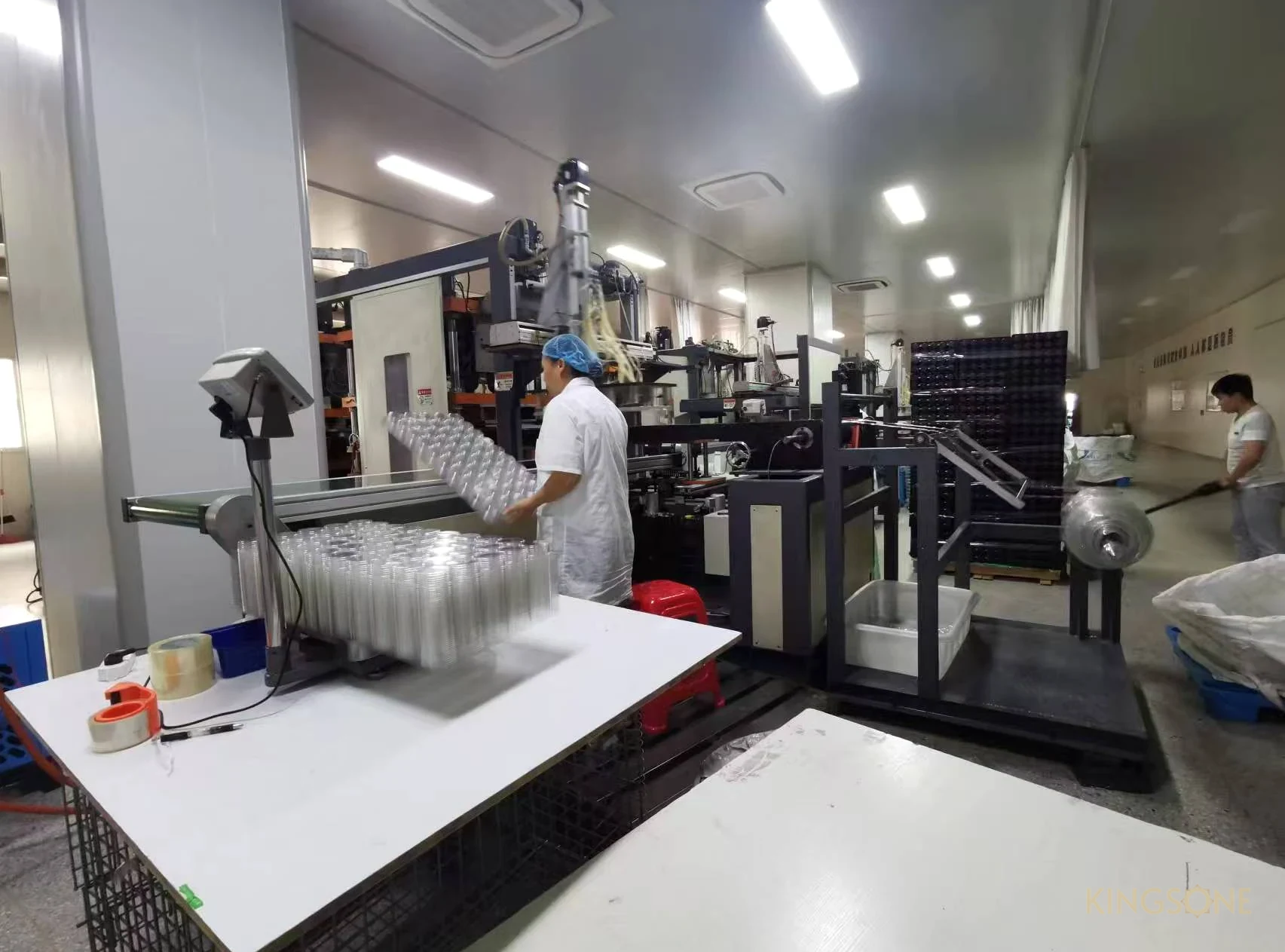 Operaci&oacute;n de control y producci&oacute;n de materiales de packaging